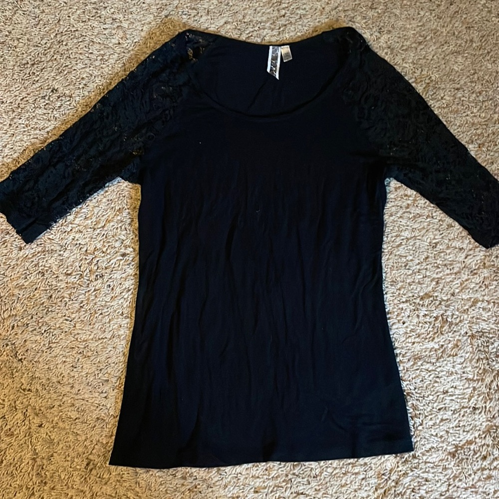 BKE lace sleeves black top